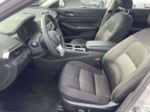 Used 2024 Nissan Altima 2.5 SV image 5