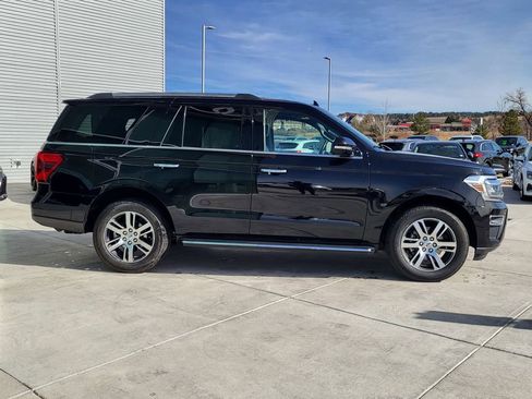 Used 2022 Ford Expedition Limited AWD/4WD image 2