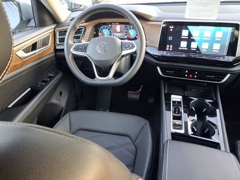 Used 2024 Volkswagen Atlas SE AWD/4WD image 10