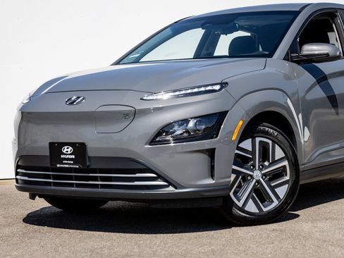 Used 2023 Hyundai Kona SEL FWD image 2
