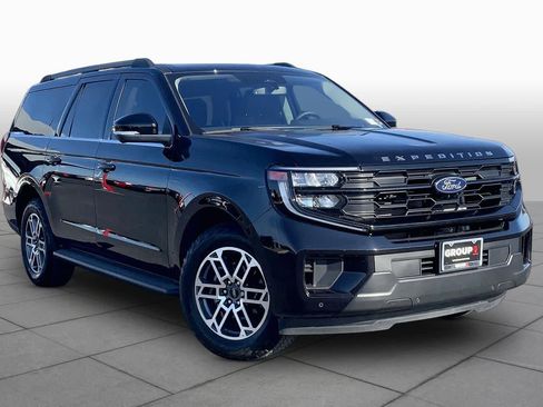 Used 2025 Ford Expedition Max Active AWD/4WD image 3