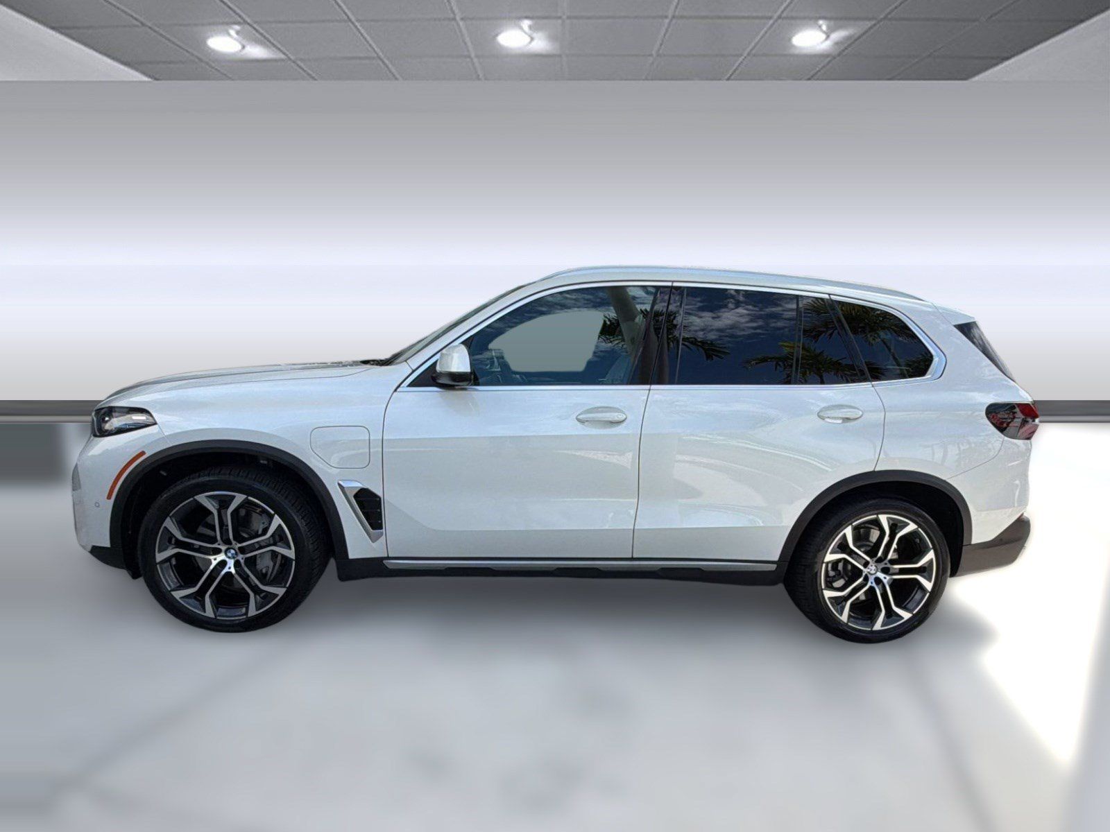 Used 2026 BMW X5 xDrive50e AWD/4WD image 2