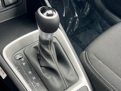 New 2025 Hyundai Venue SEL FWD image 24