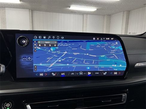 New 2025 Chevrolet Traverse LT w/ Sun and Wheel Package image 14