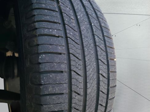 Used 2016 Ford Explorer XLT w/ Equipment Group 202A image 7