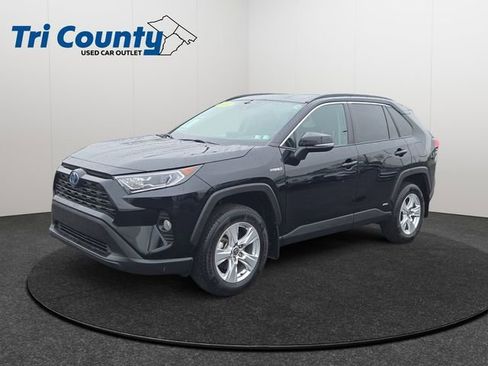 Used 2021 Toyota RAV4 XLE w/ Convenience Package image 3