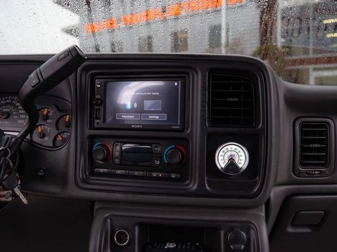 Used 2006 GMC Sierra 2500 SLT w/ Heavy-Duty Power Package image 17