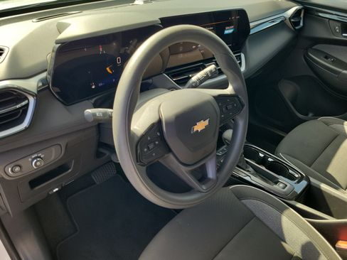 Used 2025 Chevrolet TrailBlazer LT FWD image 16