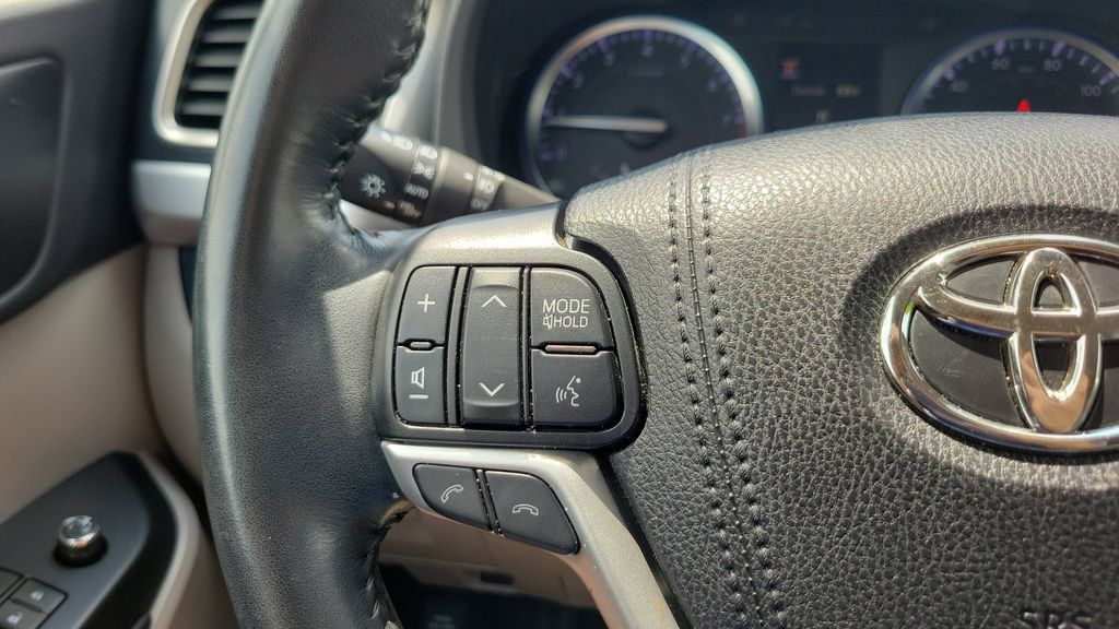 Used 2019 Toyota Highlander XLE AWD/4WD image 21