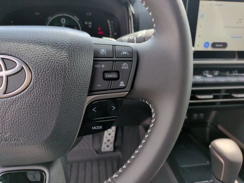 Used 2026 Toyota Camry SE FWD image 15