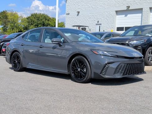 Used 2025 Toyota Camry SE FWD image 6