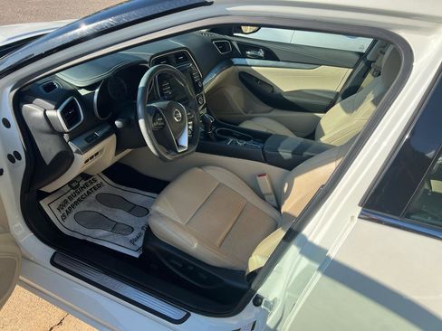 Used 2022 Nissan Maxima SV w/ Floor Mat Group FWD image 11