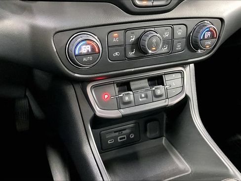 Used 2022 GMC Terrain AT4 w/ Infotainment Package II AWD/4WD image 17