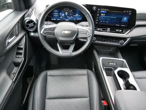 Used 2025 Chevrolet Equinox LT w/ Convenience Package II AWD/4WD image 9