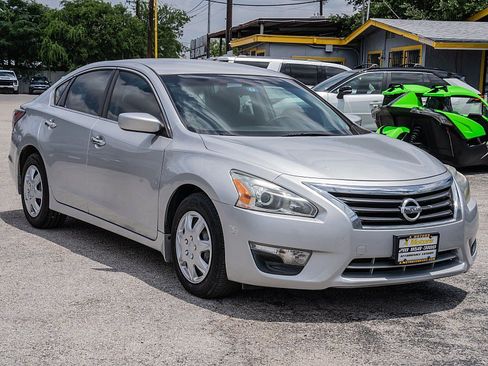 Used 2015 Nissan Altima 2.5 S w/ Power Driver Seat Package FWD image 3