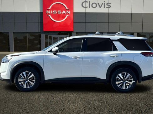New 2025 Nissan Pathfinder SL image 6