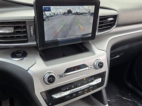 Used 2022 Ford Explorer XLT w/ Equipment Group 202A image 24