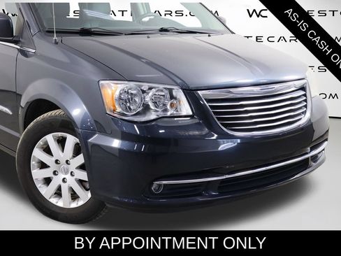 Used 2014 Chrysler Town & Country Touring FWD image 28
