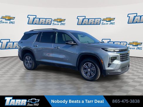 Used 2026 Chevrolet Traverse LT w/ Driver Confidence Package FWD image 2