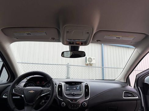 Used 2017 Chevrolet Cruze LT image 29