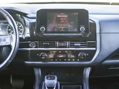 Used 2022 Nissan Pathfinder SV FWD image 13