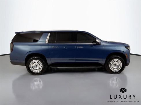 Used 2025 Chevrolet Suburban Premier image 5