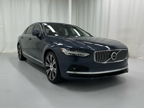 Used 2023 Volvo S90 B6 Plus AWD/4WD image 2