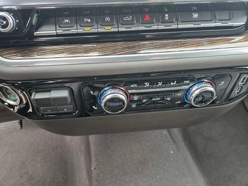 New 2026 GMC Sierra 1500 SLE w/ Preferred Package AWD/4WD image 16