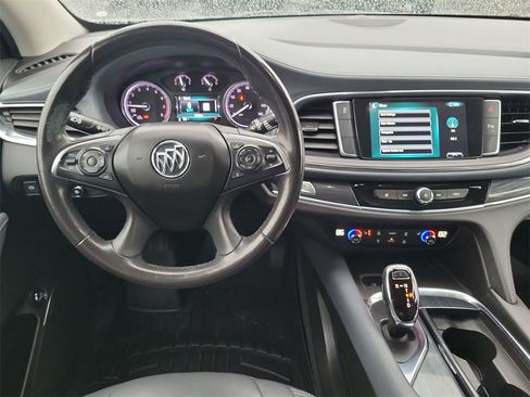 Used 2018 Buick Enclave Essence image 11