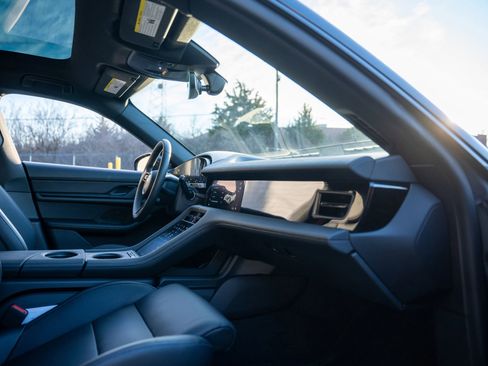 Used 2025 Porsche Taycan image 14