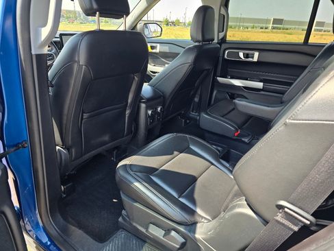 Used 2021 Ford Explorer XLT w/ Equipment Group 202A AWD/4WD image 16