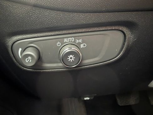 Used 2019 Chevrolet Equinox LT w/ Driver Convenience Package FWD image 24