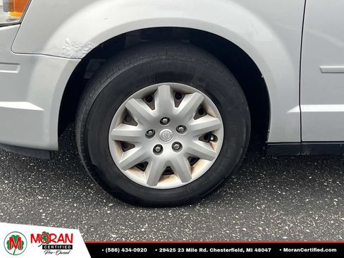 Used 2009 Chrysler Town & Country LX FWD image 9