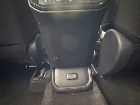 Used 2024 Toyota Highlander LE AWD/4WD image 21
