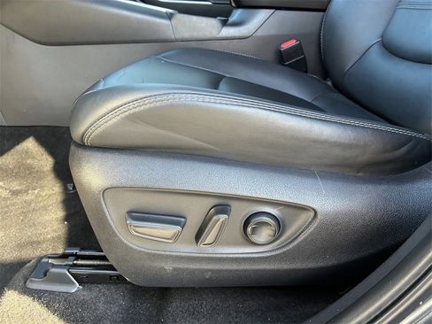 Used 2023 Toyota RAV4 XLE Premium image 10