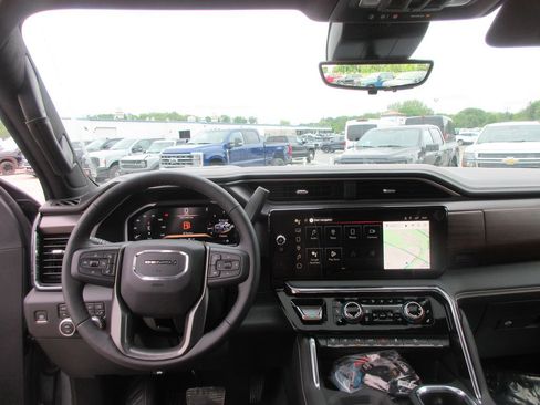 New 2026 GMC Sierra 2500 Denali Ultimate AWD/4WD image 17