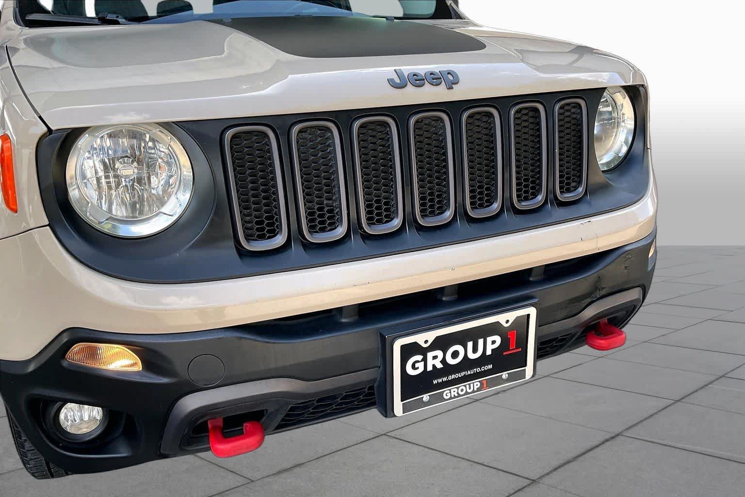Used 2015 Jeep Renegade Trailhawk AWD/4WD image 30