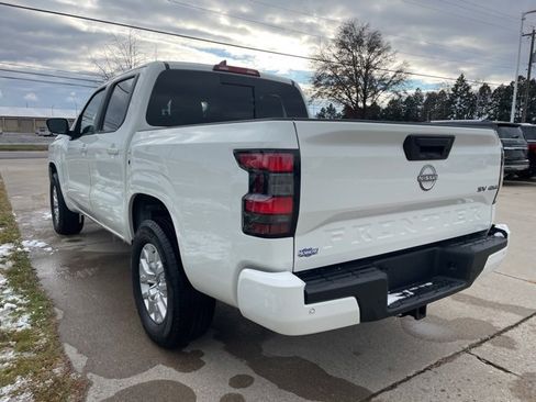 Used 2024 Nissan Frontier SV w/ SV Convenience Package image 2