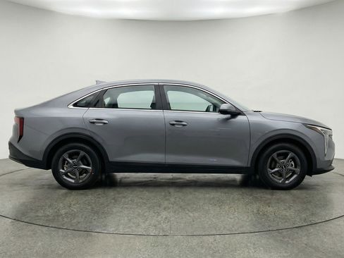 Used 2025 Kia K4 LXS image 11