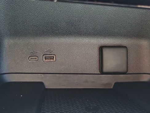 Used 2025 Chevrolet Traverse High Country FWD image 26