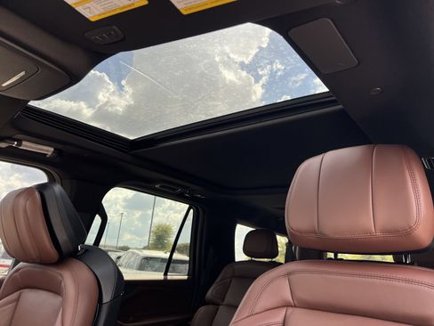 New 2025 Lincoln Navigator L Reserve image 25