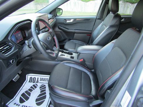 Used 2024 Ford Escape ST-Line w/ Tech Pack #1 AWD/4WD image 11