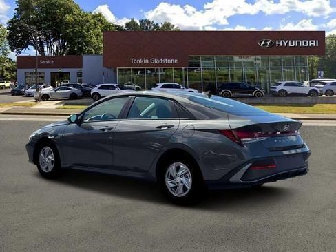 New 2026 Hyundai Elantra SE image 4