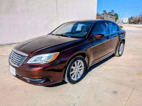 Used 2013 Chrysler 200 Touring image 4