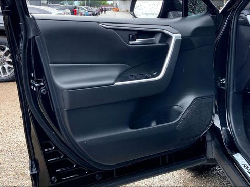 Used 2025 Toyota RAV4 XLE Premium image 22