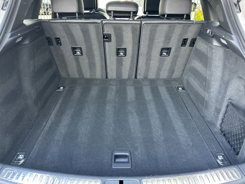 Certified 2025 Porsche Macan image 16