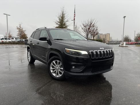 Used 2019 Jeep Cherokee Latitude w/ Popular Appearance Group image 2
