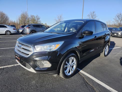 Used 2017 Ford Escape SE image 11