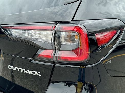 Used 2025 Subaru Outback Premium AWD/4WD image 36