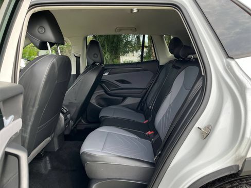 Used 2026 Volkswagen Tiguan SE FWD image 27